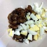 Salads with champignons and corn: simple recipes